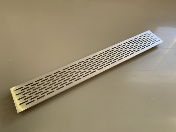 Вентиляционная решетка Schűco, без покрытия, овальная перфорация